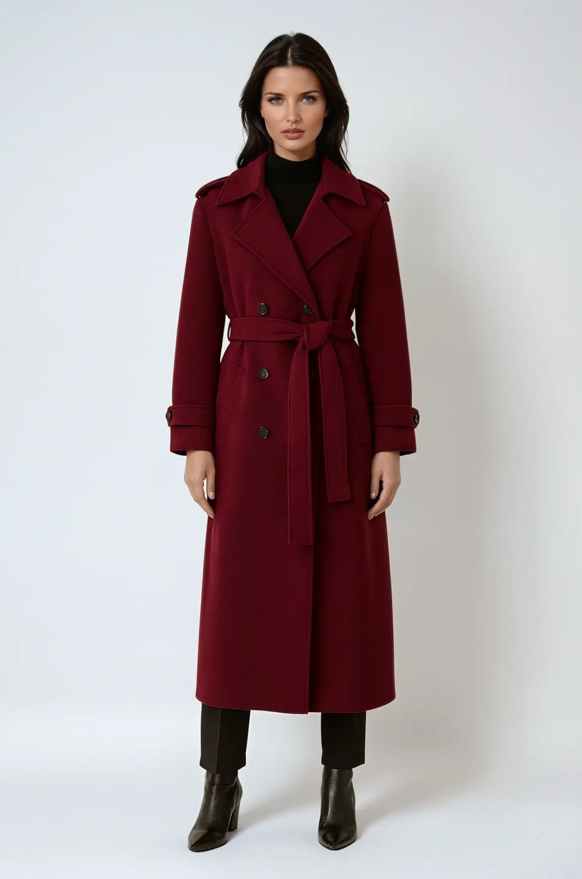 Lange dames winterjas met ceintuur en dubbele knopenrij