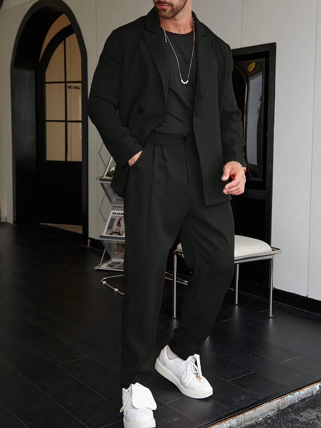 Tweedelig slim fit herenpak met peak lapel en pantalon